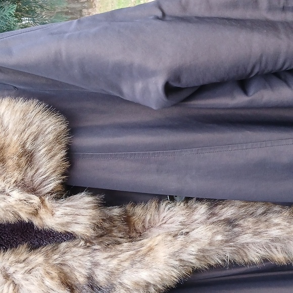 Gallery Womens Brown Long Sleeve Fur Collared  Trench Coat Size Medium - Picture 6 of 12